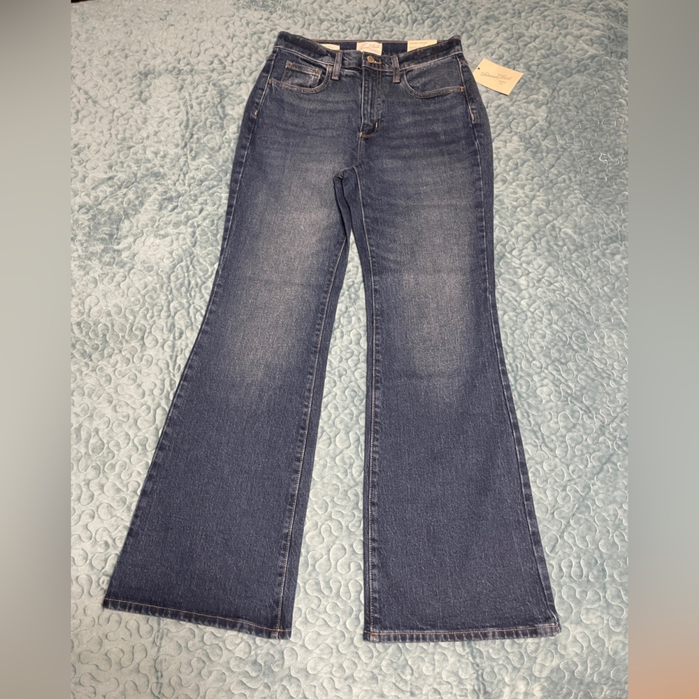 NWT Universal Thread Womens Blue Jeans Denim 6 Short High Rise Flare 5 Pocket